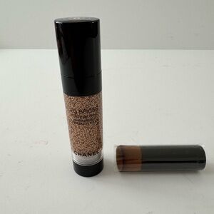 Chanel LES BEIGES Water-Fresh Complexion Touch foundation B20